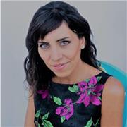 profesora en composición musical, lenguaje, canto y guitarra
