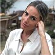 Profesional de los RRHH con experiencia en docencia impartiendo clases de FOL, Marketing y Atención al cliente. 