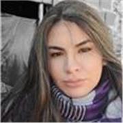 Profesora de inglés imparte a niños de todas las edades
