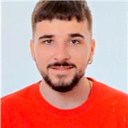 Graduado en Bellas Artes y apasionado del dibujo y la experimentación plástica. Imparto clases personalizadas de dibujo, pintura y