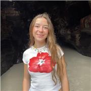 Hola soy Candela, ofrezco clases de francés de hasta nivel B1. Tengo un título B2 de francés y he vivido seis meses en Francia