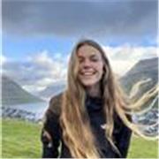 Monitora apta para enseñar hasta niños y niñas de 6o de primaria