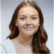 Schülerin der 7. Klasse Oberstufe gibt Englisch Nachhilfe in der Unterstufe und Lernbetreuung in der Volksschule