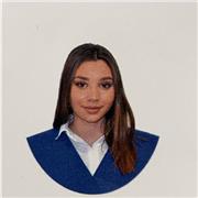 Alumna del grado de esucación primaria imparte clases a niños de 1 y 2 ciclo de primaria