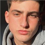 Soy estudiante de relaciones laborales en la UAB y curse bachillerato científico con un 8,5 de media