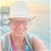 Pittrice professionista, offre corsi di pittura e training di creatività, rivolto ad adulti, adolescenti e bambini