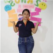 Maestra de apoyo para niños de preescolar en todas las áreas
