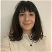Studentessa universitaria si rende disponibile per aiuto compiti estivi per elementari e medie