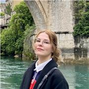 I give private lessons for beginners who want to start learning Romanian.