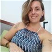Pedagoga y orientadora, dedicada a ayudar y ofrecer apoyo educativo y orientación académica o profesional.