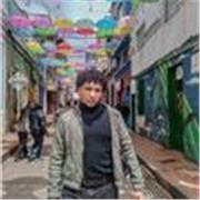 Profesor de primaria enseño matemáticas, ciencias naturales y lenguaje para estudiantes de básica y media