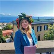 Laureata Magistrale in Lingue e Letterature Moderne pee impartisce lezioni di Lingua e Letteratura Inglese, Francese e Spagnola
