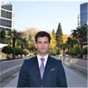 Estudiante de Derecho y Ciencias Políticas. Saqué un 9.9 en Bachillerato y logré la Mención de Honor. 