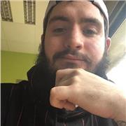 Etudiant donne cours d'histoire-géographie