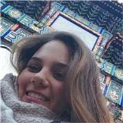 Soy trabajadora, responsable, cercana y con amplia experiencia en el trato con niños, adquirida como monitora y profesora.