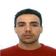 Profesor no soy , pero puedo hablar varias idiomas, y el árabe es un de las que domino bien