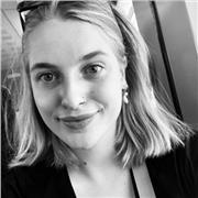 Mathe-Tutorin, die alle Kinder jeder Altersgruppe unterrichtet