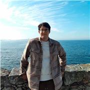 Profesor de apoyo o niñero ayudando en tareas escolares a los niños o niñas, tanto de idiomas como matemática o lengua. Especializado en el idioma ing