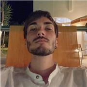 Laureato in Cinematografia impartisce lezioni e/o ripetizioni di Cinema, audiovisivo, sceneggiatura, sia teoria che pratica