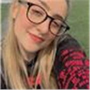 Giovane studentessa universitaria offre ripetizioni di italiano per stranieri