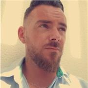 Bonjour,
Je suis ici pour vous apprendre les bases du bricolage et vous apprendre à vous servire des machines.