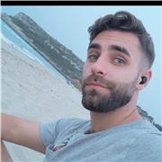 He vivido durante más de 2 años en Reino Unido. Trabajo el idioma día a día y soy estudiante de Magisterio en la UGR