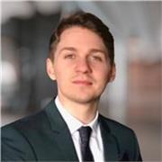 English tutor madrelingua, qualificato CELTA, con dieci anni di esperienza.