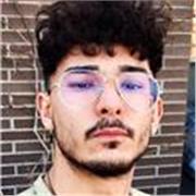 Profesor joven con vocación y ganas de enseñar