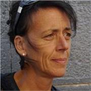 Enseignante en intelligence émotionnelle. 
Les émotions contiennent toute l'intelligence pour résoudre tous les problèmes.