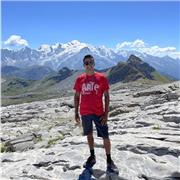 Doble titulado en Ciencias del Deporte y Fisioterapia, con años de experiencia en el mundo fitness y preparación fisica.