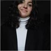 Diplomata al Liceo Classico con potenziamento scientifico. Attualmente studentessa di medicina al terzo anno.