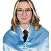 Profesora de Historia joven y que sabe tratar con los alumnos