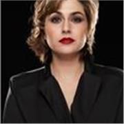 Profesora que imparte clases de literatura, historia, cine y teatro