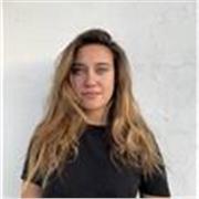 Ragazza di 26 anni disponibile per lezioni di italiano per stranieri online. 