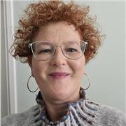 Insegnante di tedesco impartisce lezioni a studenti delle scuole medie, superiori e professionali