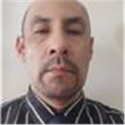 Profesor de español avanzado imparte clases para jóvenes y adultos