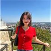 Estudiante de Estudios Ingleses da clases online de inglés para adolescentes y adultos