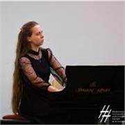 Pianista rusa titulada con formación superior y más que tres años de experiencia. Clases para niños y adultos principiantes