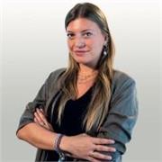 Giovane avvocato impartisce lezioni di diritto