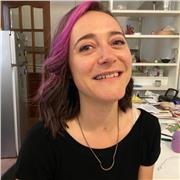 Laureata in filosofia, ti insegna che si può studiare e imparare, divertendosi