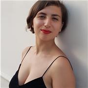 Studentessa universitaria di filosofia disponibile per ripetizioni private