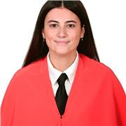 Trabajadora social que imparte clases de todas las materias a los niños de primaria