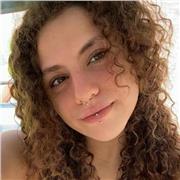 Soy una persona empática y carismática, capaz de tolerar la frustración en niños, con una resolución de problemas rápida y eficaz.