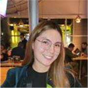 Professeure donne des cours d'espagnol en linge pour les étudiants de collège, lycée et préparation au BAC