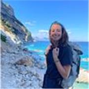 Lisa, Psicologia di formazione, giramondo di passione. Offro insegnamento dell'italiano e aiuto compiti per minori e adulti.