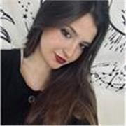 Profesora de inglés imparte clases particulares a niños de primario y secundario