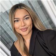 Étudiante donnant des aides aux devoirs et cours particuliers