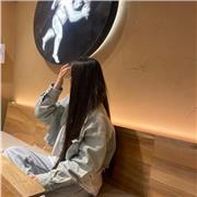 Medical student in London offering tailored Chemistry lessons for GCSE and A-Level students, with a strong science background and