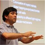 Profesor de biología apto para todos los niveles académicos