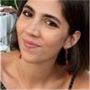 Laureata in Lettere e specializzata in Comunicazione 110 e lode impartisce lezioni di letteratura italiana